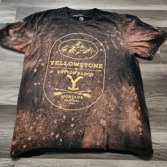 YELLOWSTONE Dutton Ranch Distressed Custom Graphic Tee Size Large New - Picture 1 of 4